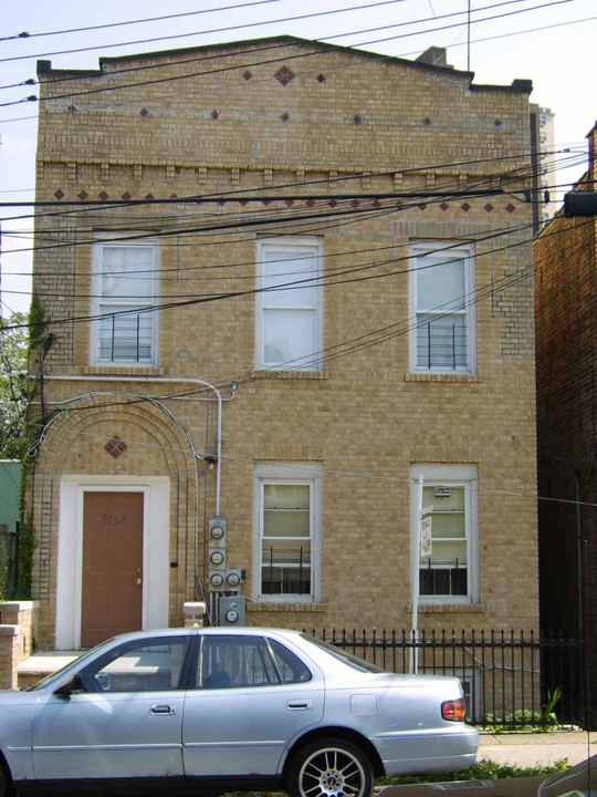 3552 Carlisle Pl in Bronx, NY - Building Photo