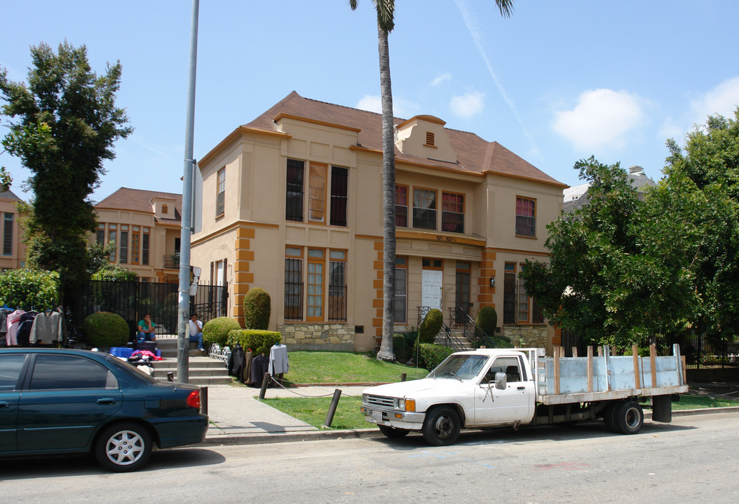 925 S Hobart Blvd in Los Angeles, CA - Building Photo