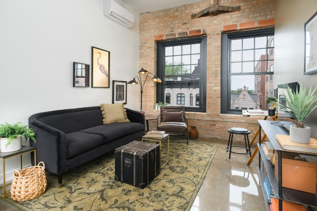 property at 1525 W Monroe St