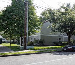 Atherton Woods Apartments in Vancouver, WA - Foto de edificio - Building Photo