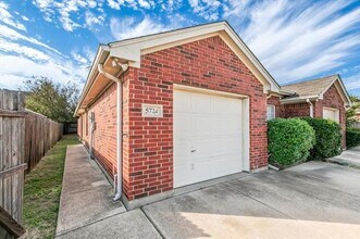 5724 Swords Dr in Fort Worth, TX - Building Photo - Building Photo