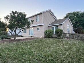 1134 Dovercliff Way in Crystal Lake, IL - Building Photo - Building Photo