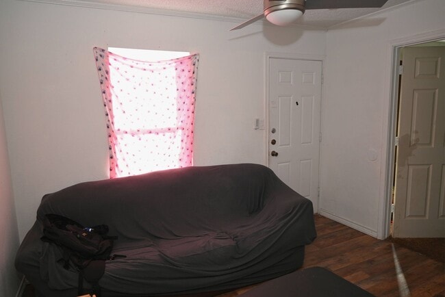 902 Flood St in Wichita Falls, TX - Foto de edificio - Building Photo