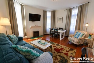 1871 Beacon St in Brookline, MA - Building Photo