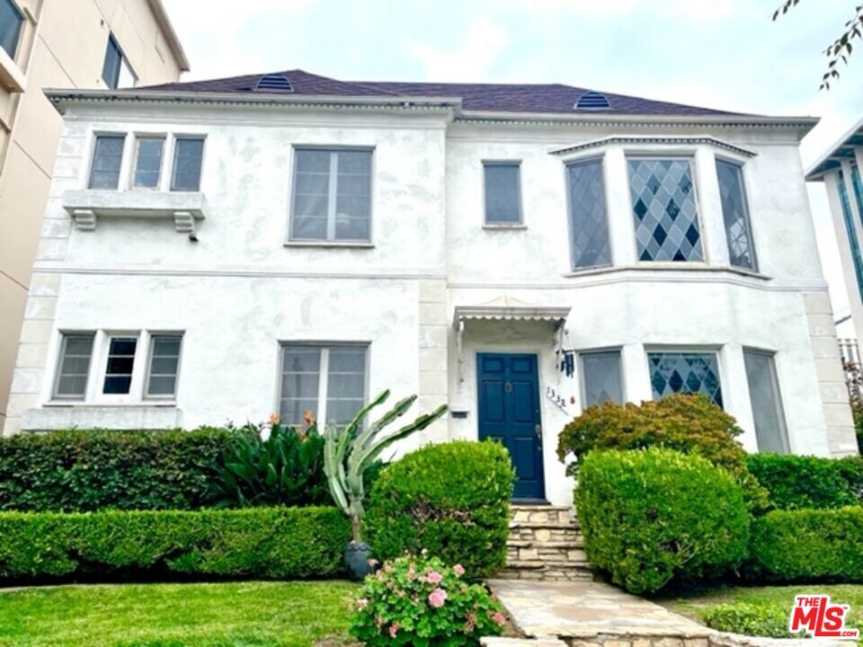 135 S Reeves Dr in Beverly Hills, CA - Building Photo