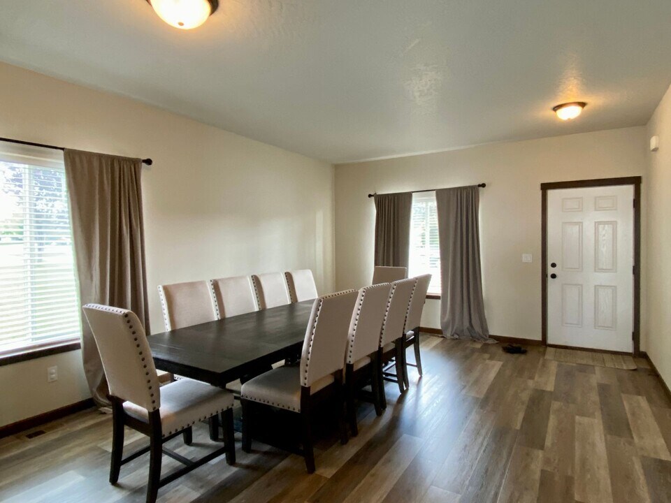8463 N Boysenberry Loop in Hayden, ID - Building Photo