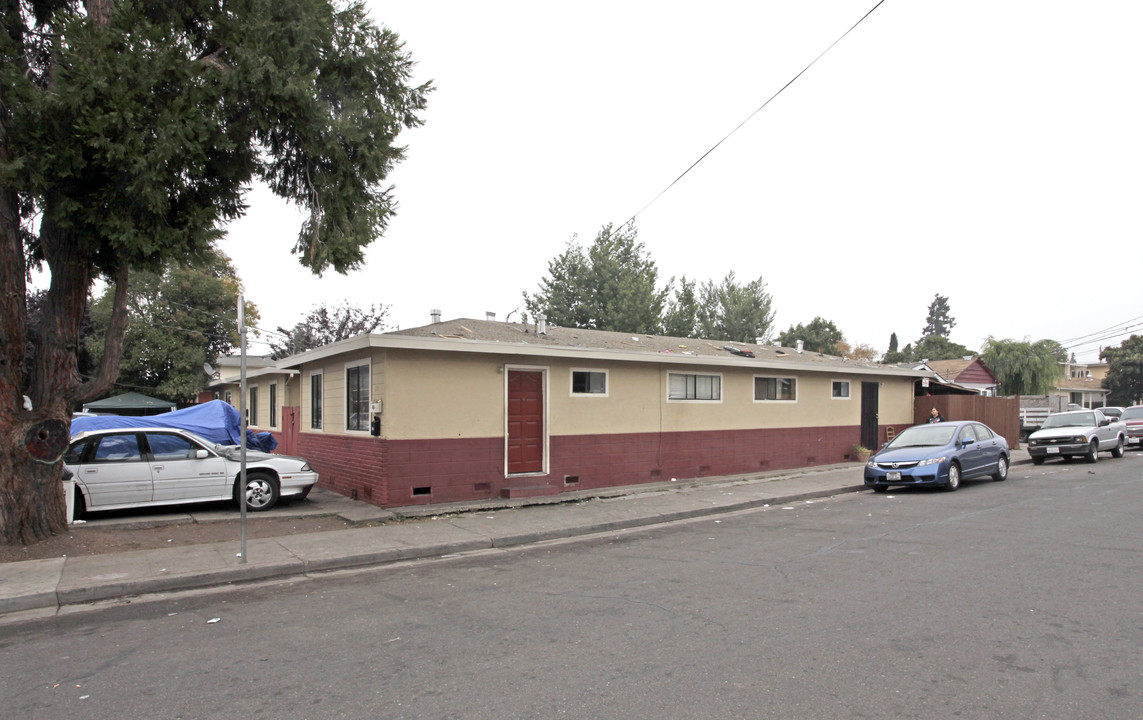 220-230 Dumbarton Ave in Redwood City, CA - Building Photo