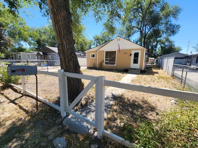 1651 W Shelley Ave
