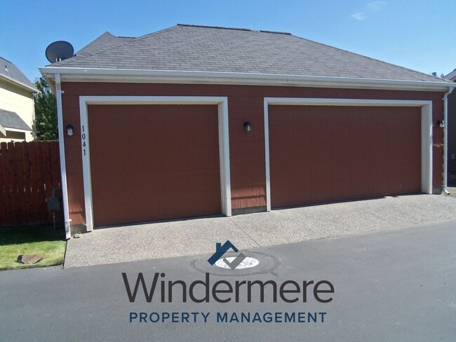 1041 SE Creekside Dr in College Place, WA - Building Photo - Building Photo