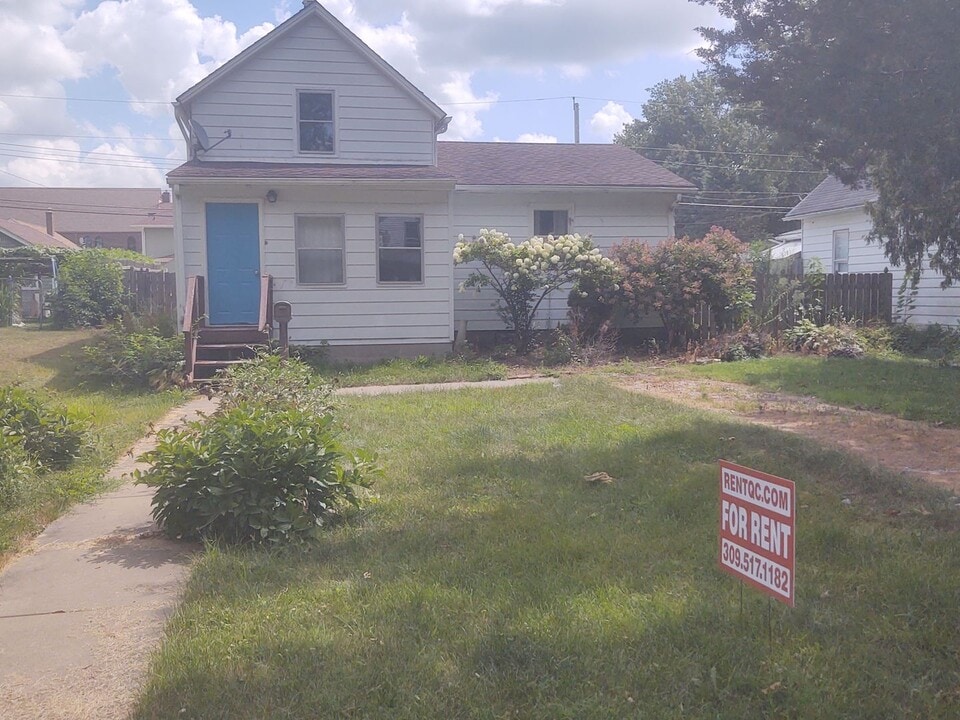 1521 35th St in Rock Island, IL - Building Photo