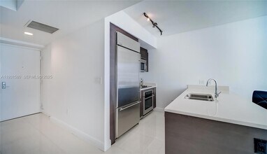 55 SE 6th St, Unit 2700 in Miami, FL - Building Photo - Building Photo