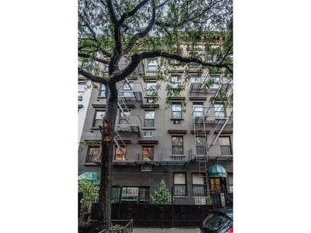 316 E 77th St in New York, NY - Building Photo