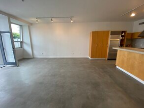 615 Hampton Dr, Unit A108 in Venice, CA - Foto de edificio - Building Photo