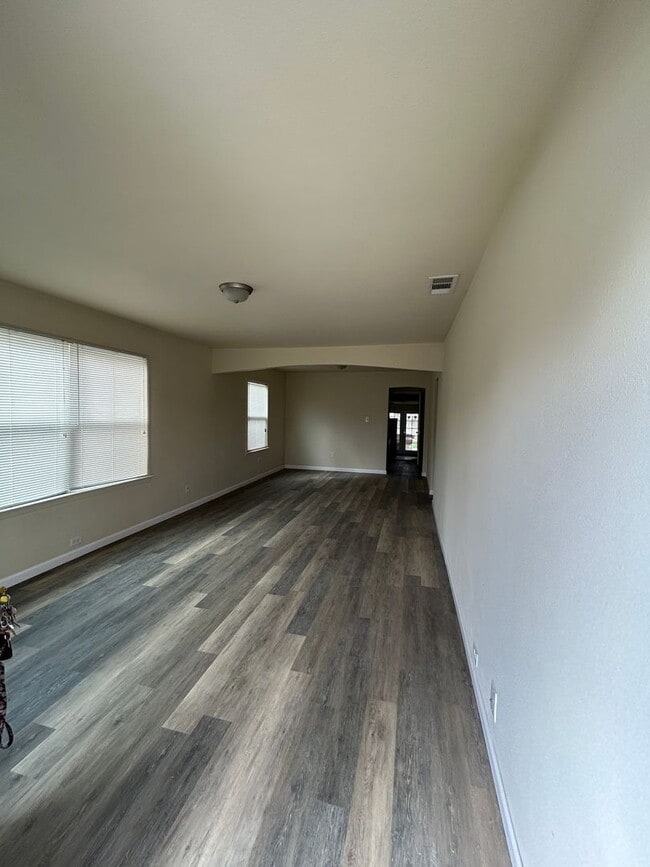 1348 Fitzgerald Ln in Hanford, CA - Building Photo - Building Photo