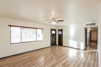 814 E Cinnabar Ave in Phoenix, AZ - Building Photo - Building Photo