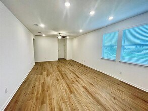 1018 Vanderscile Rd in Hutto, TX - Building Photo - Building Photo