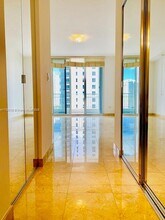 801 Brickell Key Blvd in Miami, FL - Building Photo - Building Photo