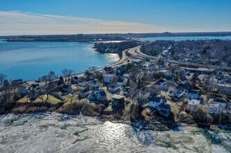 28 Oregon St, Unit 1 in Portland, ME - Foto de edificio - Building Photo