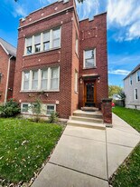 3227 N Albany Ave in Chicago, IL - Building Photo