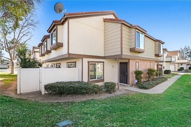 property at 1211 S Palmetto Ave