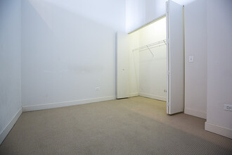 320 E 21st St, Unit 614 in Chicago, IL - Building Photo - Building Photo