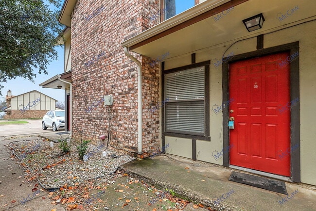 800 Bluebonnet Dr in Keller, TX - Building Photo - Building Photo