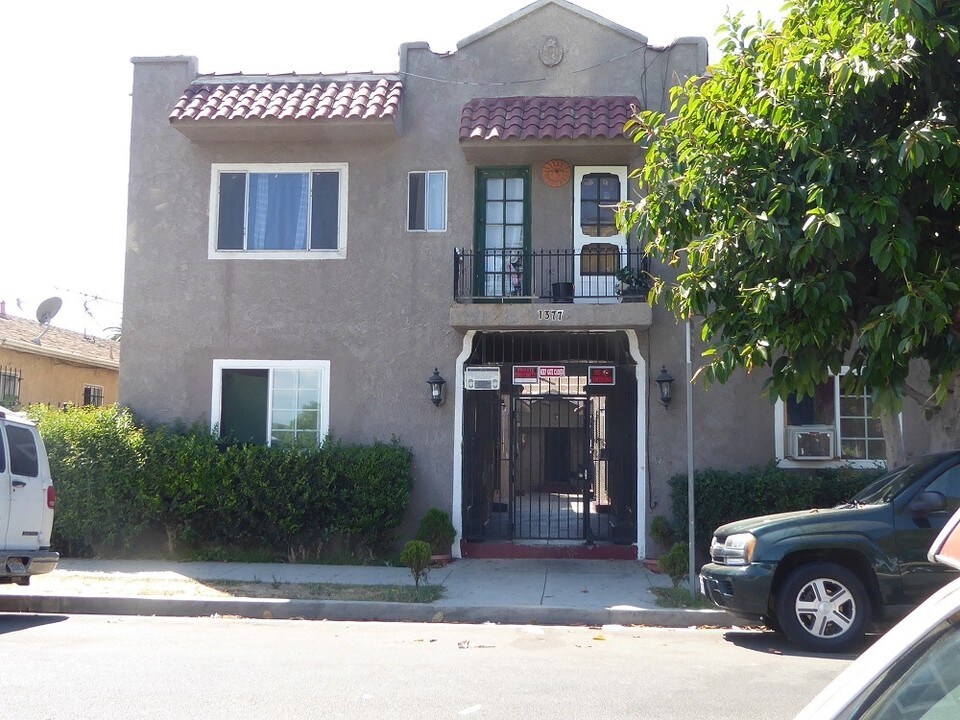 1377 Warren Ave in Long Beach, CA - Building Photo