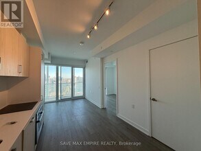 88 Queen St E in Toronto, ON - Building Photo - Building Photo