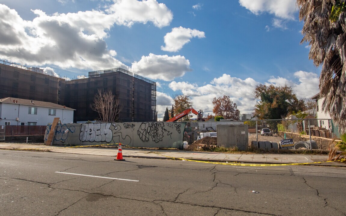 Delmas Village Apartments in San Jose, CA - Building Photo