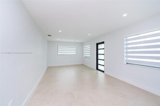 1401 SW 20th St-Unit -1401 in Miami, FL - Foto de edificio - Building Photo