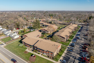 Autumn Crest in West Chicago, IL - Building Photo - Building Photo