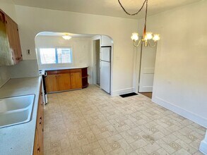 1635 SE Hickory St in Portland, OR - Building Photo - Building Photo