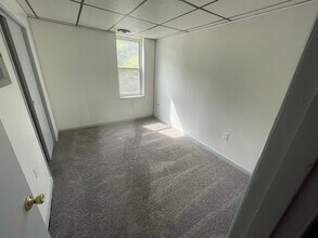 410 W 5th Ave, Unit 1 in McKeesport, PA - Foto de edificio - Building Photo
