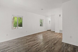 1628 N Beverly Glen Blvd in Los Angeles, CA - Foto de edificio - Building Photo