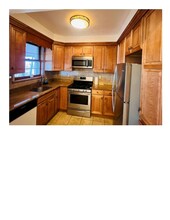 322 Sommerville Pl in Yonkers, NY - Building Photo - Building Photo