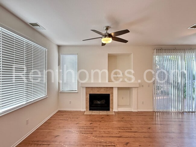 11625 Compass Point Dr N in San Diego, CA - Building Photo - Building Photo