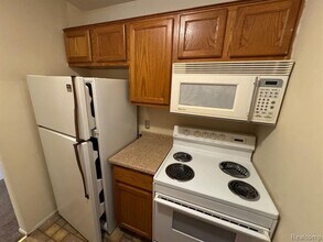 587 E Fox Hills Dr in Bloomfield Hills, MI - Building Photo - Building Photo