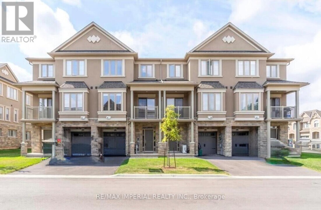 2299 Natasha Cir in Oakville, ON - Building Photo