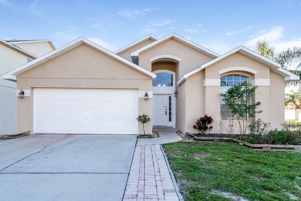 572 Eagle Pointe S in Kissimmee, FL - Building Photo