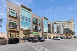 5320 E Mockingbird Ln in Dallas, TX - Building Photo