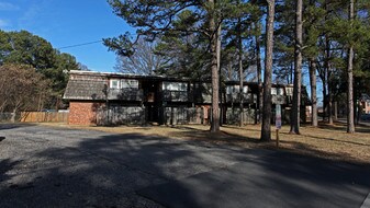 McAlway Chateau in Charlotte, NC - Building Photo