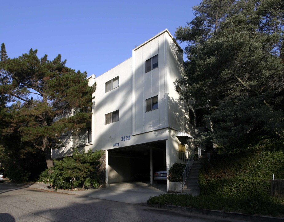 Regal Apartments in Los Angeles, CA - Building Photo