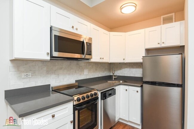 645 W Wrightwood Ave, Unit A03C in Chicago, IL - Building Photo - Building Photo