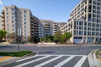 Crescent Plaza Condominium in Bethesda, MD - Foto de edificio - Primary Photo