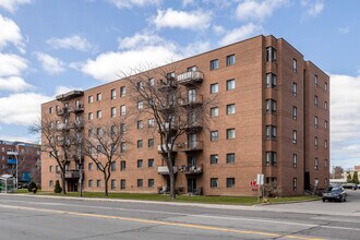 4655 Henri-Bourassa Boul O in St. Laurent, QC - Building Photo - Building Photo