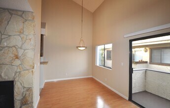 14710 Burbank Blvd in Los Angeles, CA - Building Photo - Building Photo