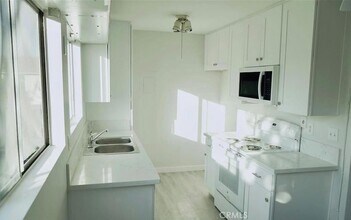 23232 Orange Ave, Unit 2 in Lake Forest, CA - Building Photo - Building Photo