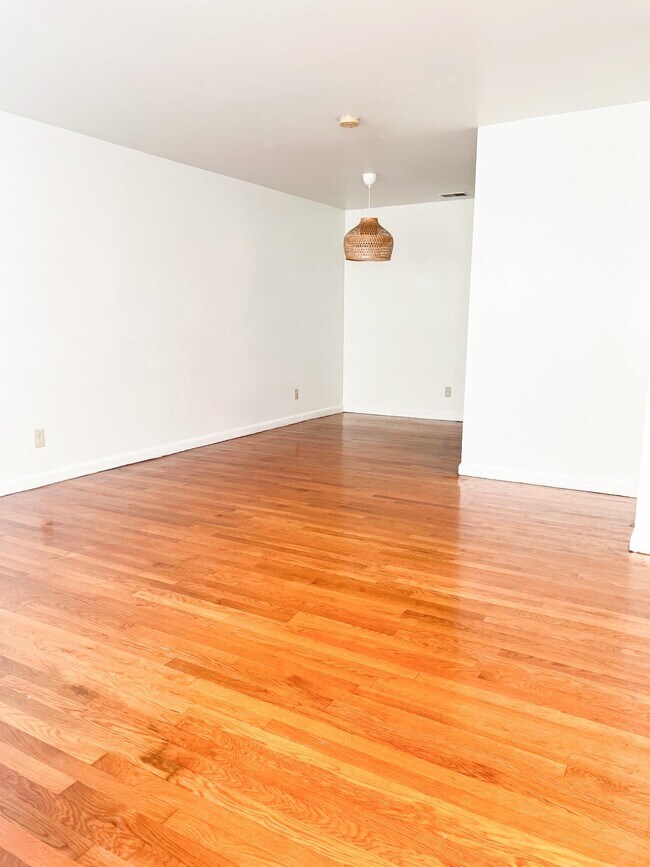 66 Grieco Dr in Jersey City, NJ - Building Photo - Building Photo
