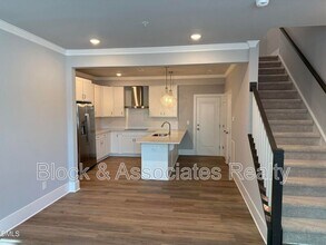 915 Ball Field Aly in Cary, NC - Building Photo - Building Photo