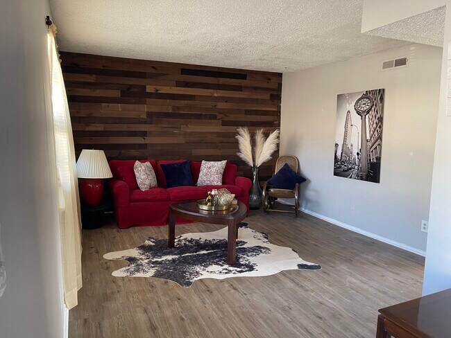 4701 Flat Shoals Rd in Union City, GA - Foto de edificio - Building Photo